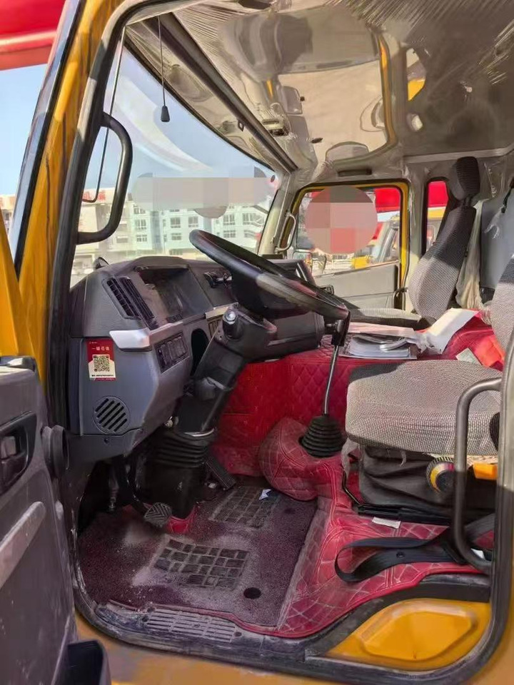 SANYI 800T5 - Allterrängkran: bild 3 SANYI 800T5 - Allterrängkran: bild 3