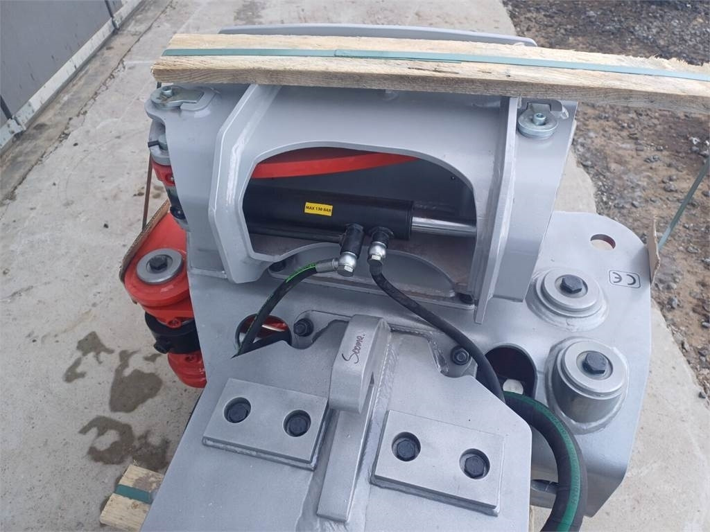 Bison 300pro Energiapuukoura - Gripklo för Byggmaskiner: bild 3 Bison 300pro Energiapuukoura - Gripklo för Byggmaskiner: bild 3