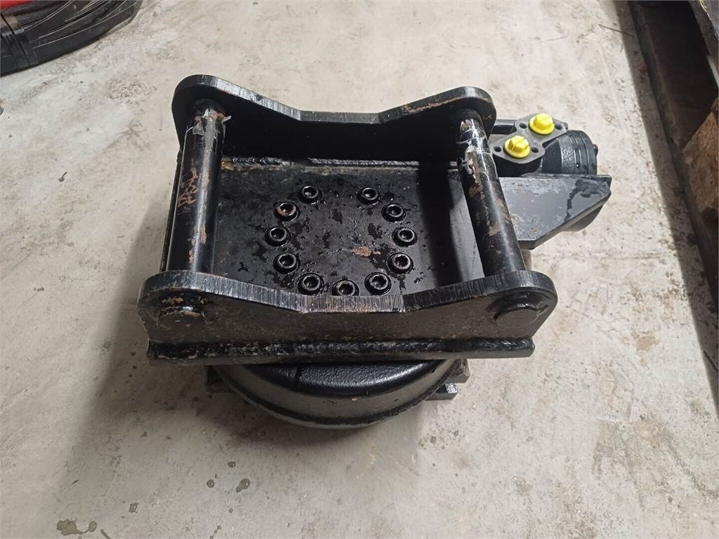 Kauhan pyörittäjä S30/S30 - Tiltrotator: bild 1 Kauhan pyörittäjä S30/S30 - Tiltrotator: bild 1