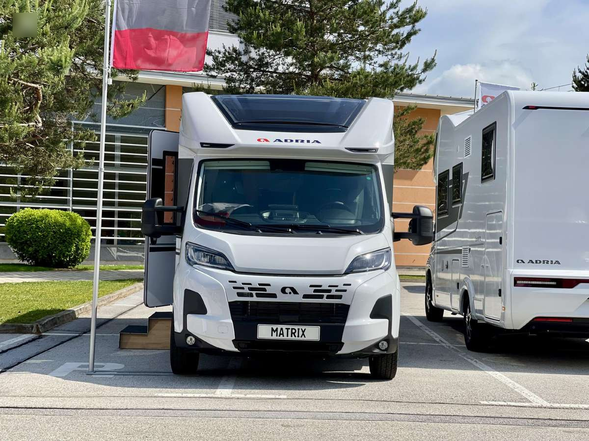 ADRIA Matrix 650 SL - Halvintegrerad husbil: bild 1 ADRIA Matrix 650 SL - Halvintegrerad husbil: bild 1