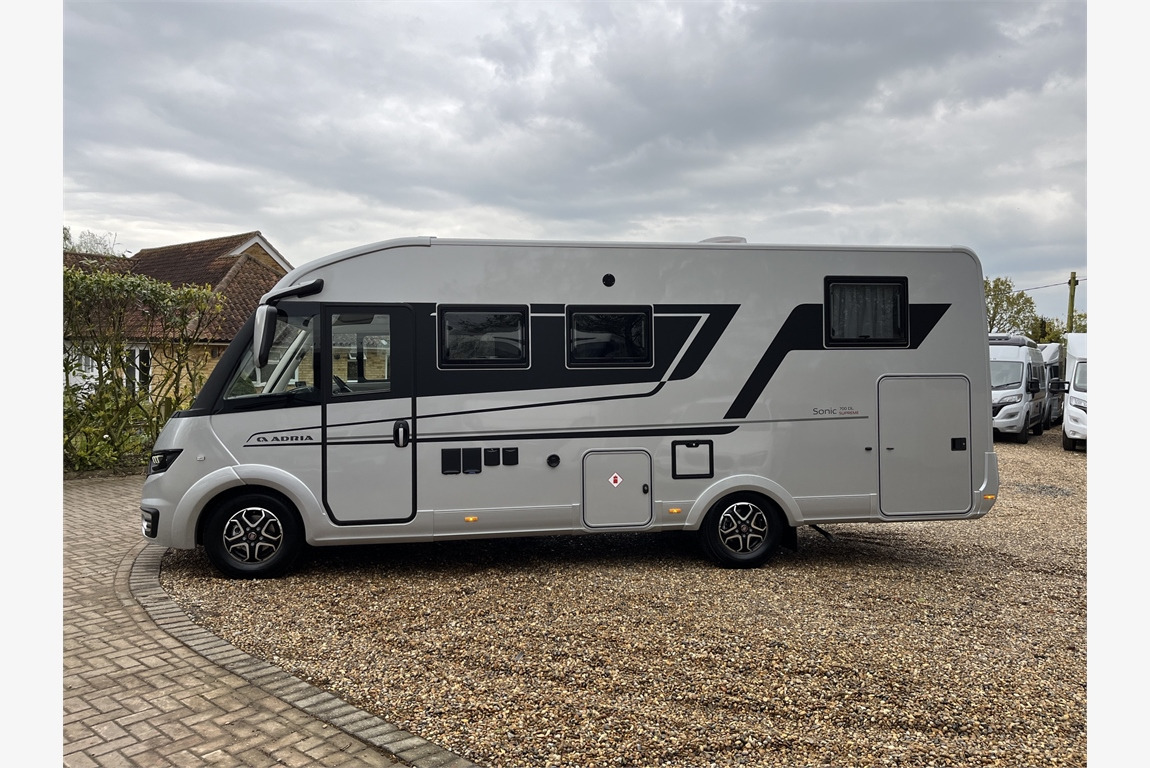ADRIA Sonis Supreme - Helintegrerad husbil: bild 1 ADRIA Sonis Supreme - Helintegrerad husbil: bild 1