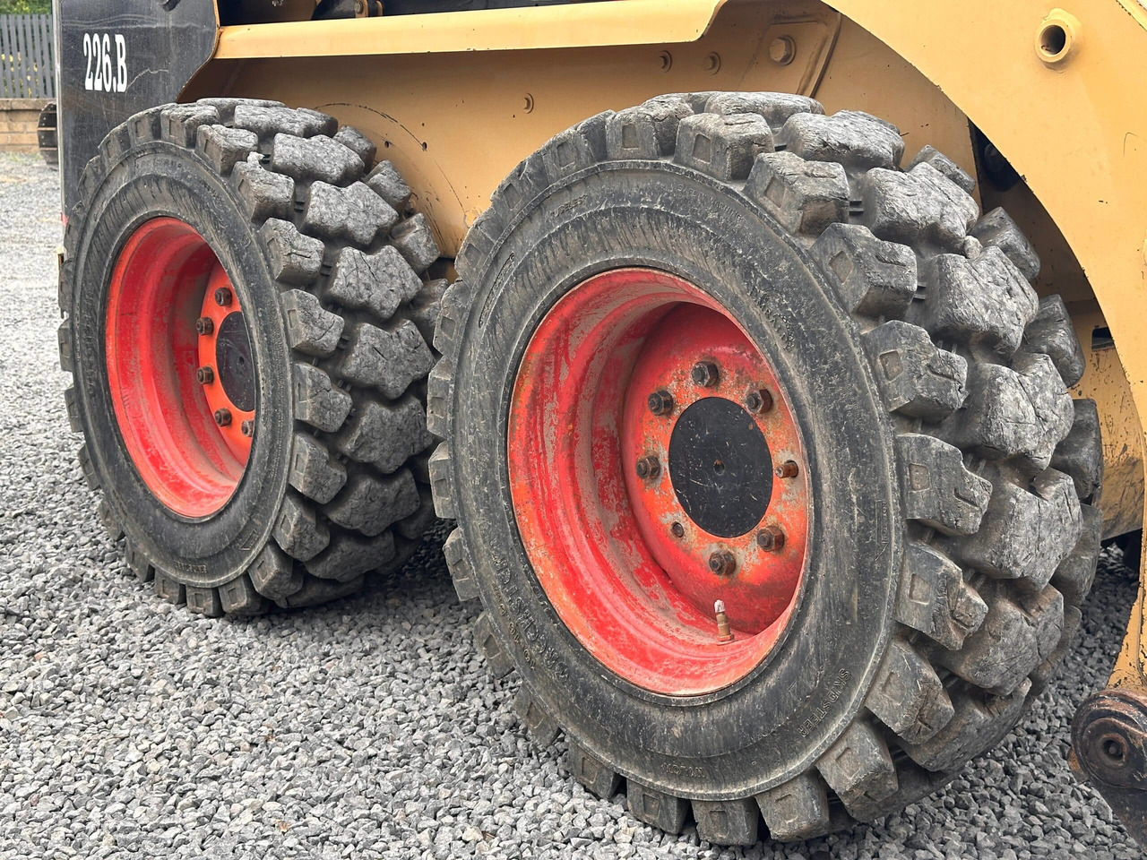 Kompaktlastare/ Slirstyrda lastare FIAT HITACHI 226BHF: bild 20 Kompaktlastare/ Slirstyrda lastare FIAT HITACHI 226BHF: bild 20