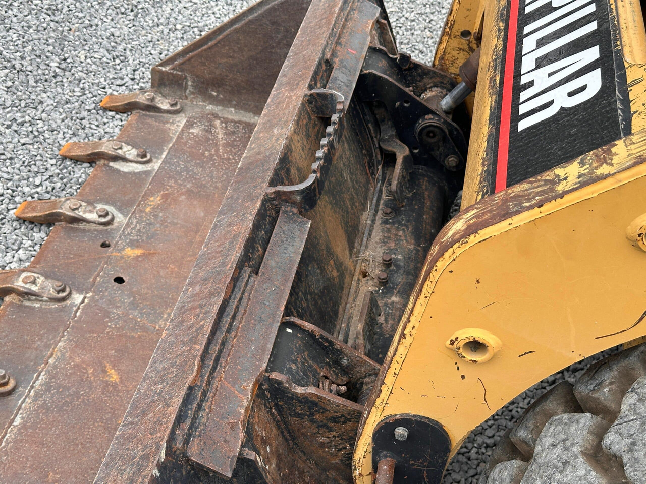 Kompaktlastare/ Slirstyrda lastare FIAT HITACHI 226BHF: bild 16 Kompaktlastare/ Slirstyrda lastare FIAT HITACHI 226BHF: bild 16