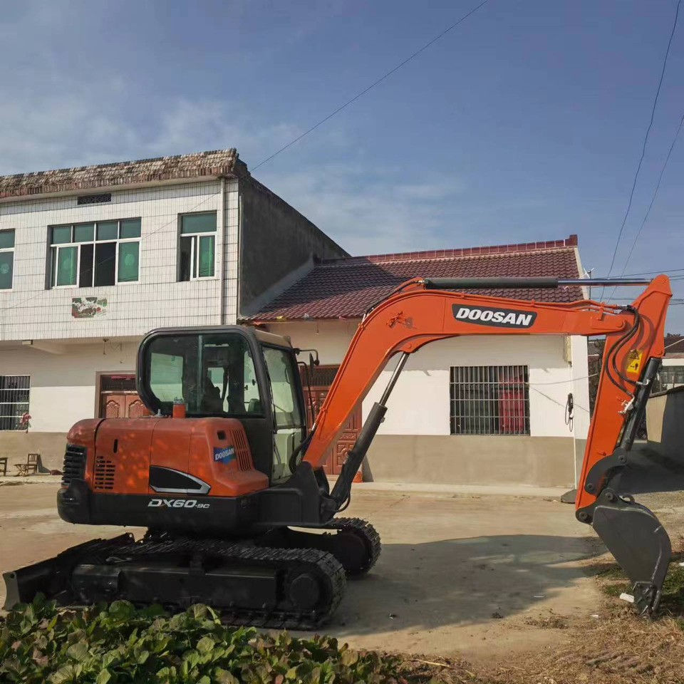 DOOSAN DX60 - Minigrävmaskin: bild 2 DOOSAN DX60 - Minigrävmaskin: bild 2