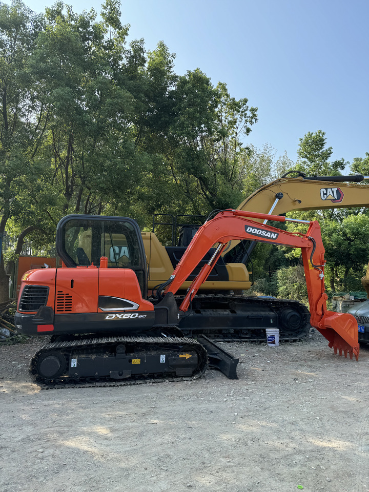 DOOSAN DX60 - Bandgrävare: bild 2 DOOSAN DX60 - Bandgrävare: bild 2