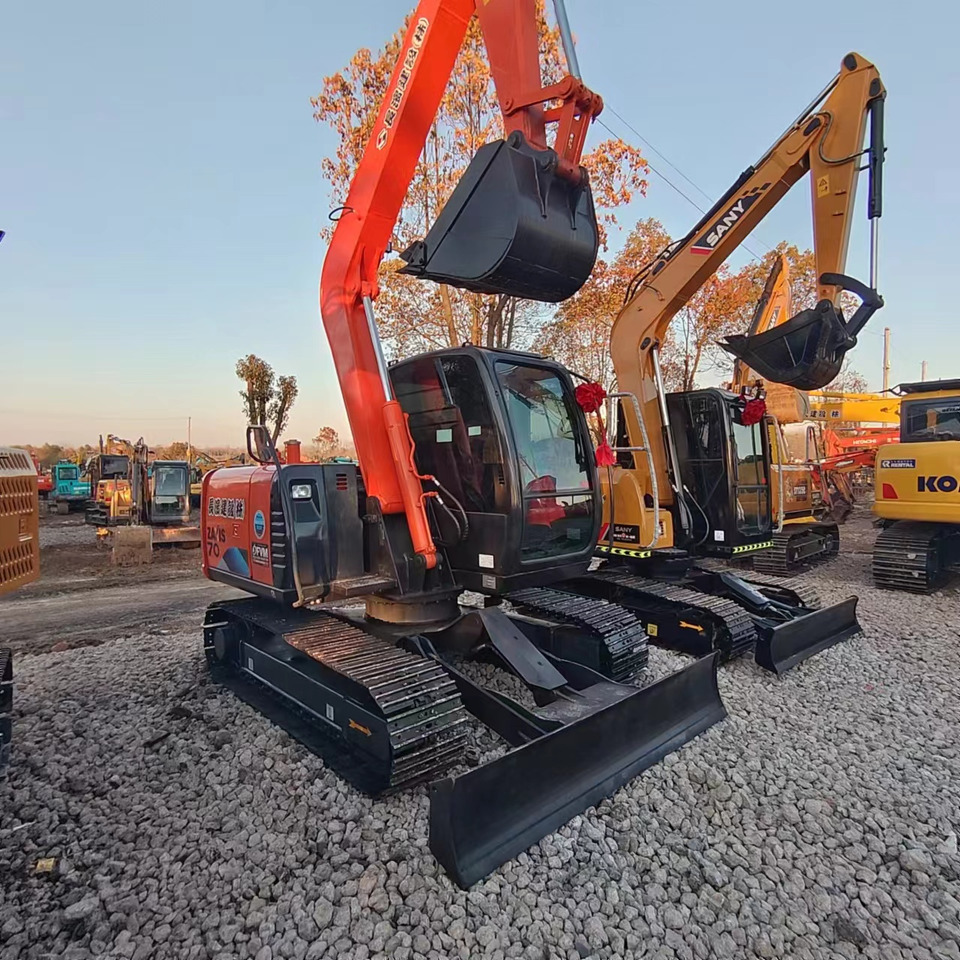 HITACHI ZX70 - Bandgrävare: bild 1 HITACHI ZX70 - Bandgrävare: bild 1