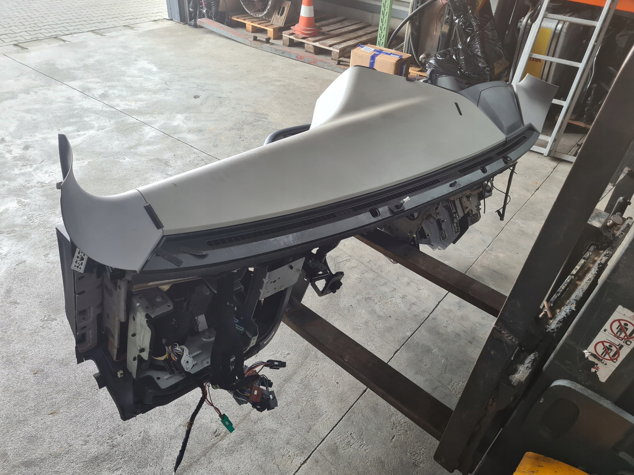 FORD KONSOLA KOMPLETNA KOKPIT DESKA ROZDZIELCZA STELAŻ FORD F-MAX 500 TRUCKS - Instrumentbräda för Lastbil: bild 4 FORD KONSOLA KOMPLETNA KOKPIT DESKA ROZDZIELCZA STELAŻ FORD F-MAX 500 TRUCKS - Instrumentbräda för Lastbil: bild 4