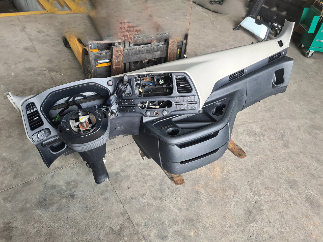 FORD KONSOLA KOMPLETNA KOKPIT DESKA ROZDZIELCZA STELAŻ FORD F-MAX 500 TRUCKS - Instrumentbräda för Lastbil: bild 2 FORD KONSOLA KOMPLETNA KOKPIT DESKA ROZDZIELCZA STELAŻ FORD F-MAX 500 TRUCKS - Instrumentbräda för Lastbil: bild 2