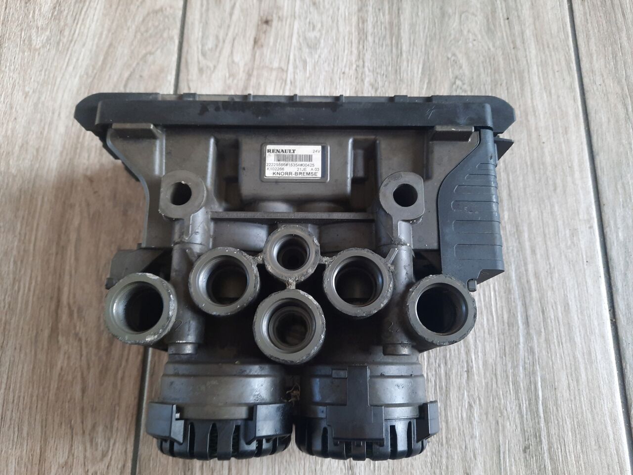 KNORR-BREMSE ZAWÓR EBS TYLNY TYŁ RENAULT GAMA RANGE T RANGE - Bromsventil för Lastbil: bild 1 KNORR-BREMSE ZAWÓR EBS TYLNY TYŁ RENAULT GAMA RANGE T RANGE - Bromsventil för Lastbil: bild 1