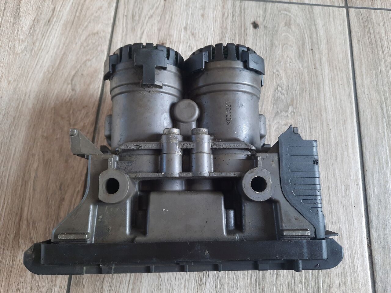 KNORR-BREMSE ZAWÓR EBS TYLNY TYŁ RENAULT GAMA RANGE T RANGE - Bromsventil för Lastbil: bild 2 KNORR-BREMSE ZAWÓR EBS TYLNY TYŁ RENAULT GAMA RANGE T RANGE - Bromsventil för Lastbil: bild 2