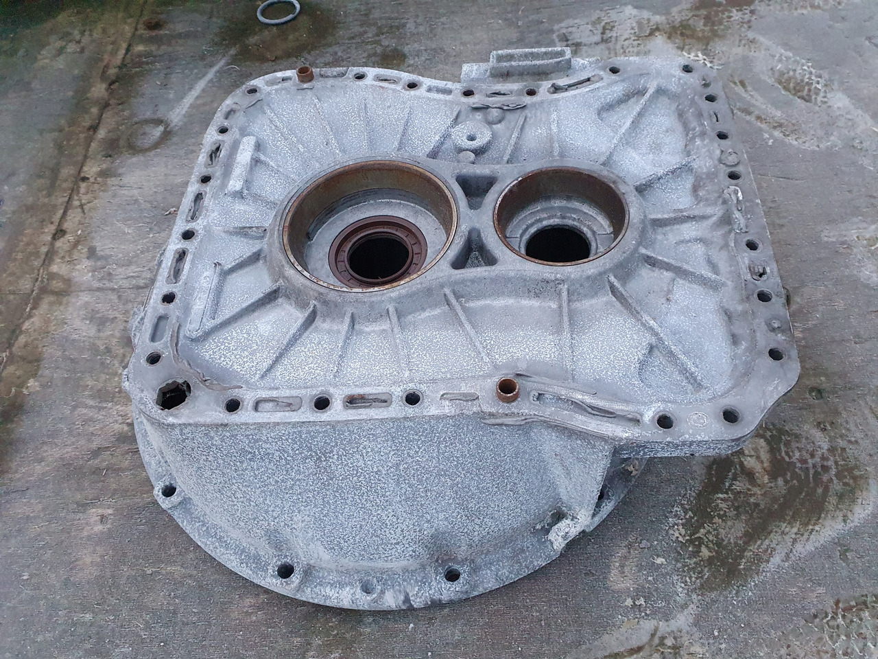 RENAULT OBUDOWA KOŁNIERZ SKRZYNI ISHIFT AUTOMAT VOLVO RENAULT - Växellåda och reservdelar för Lastbil: bild 3 RENAULT OBUDOWA KOŁNIERZ SKRZYNI ISHIFT AUTOMAT VOLVO RENAULT - Växellåda och reservdelar för Lastbil: bild 3