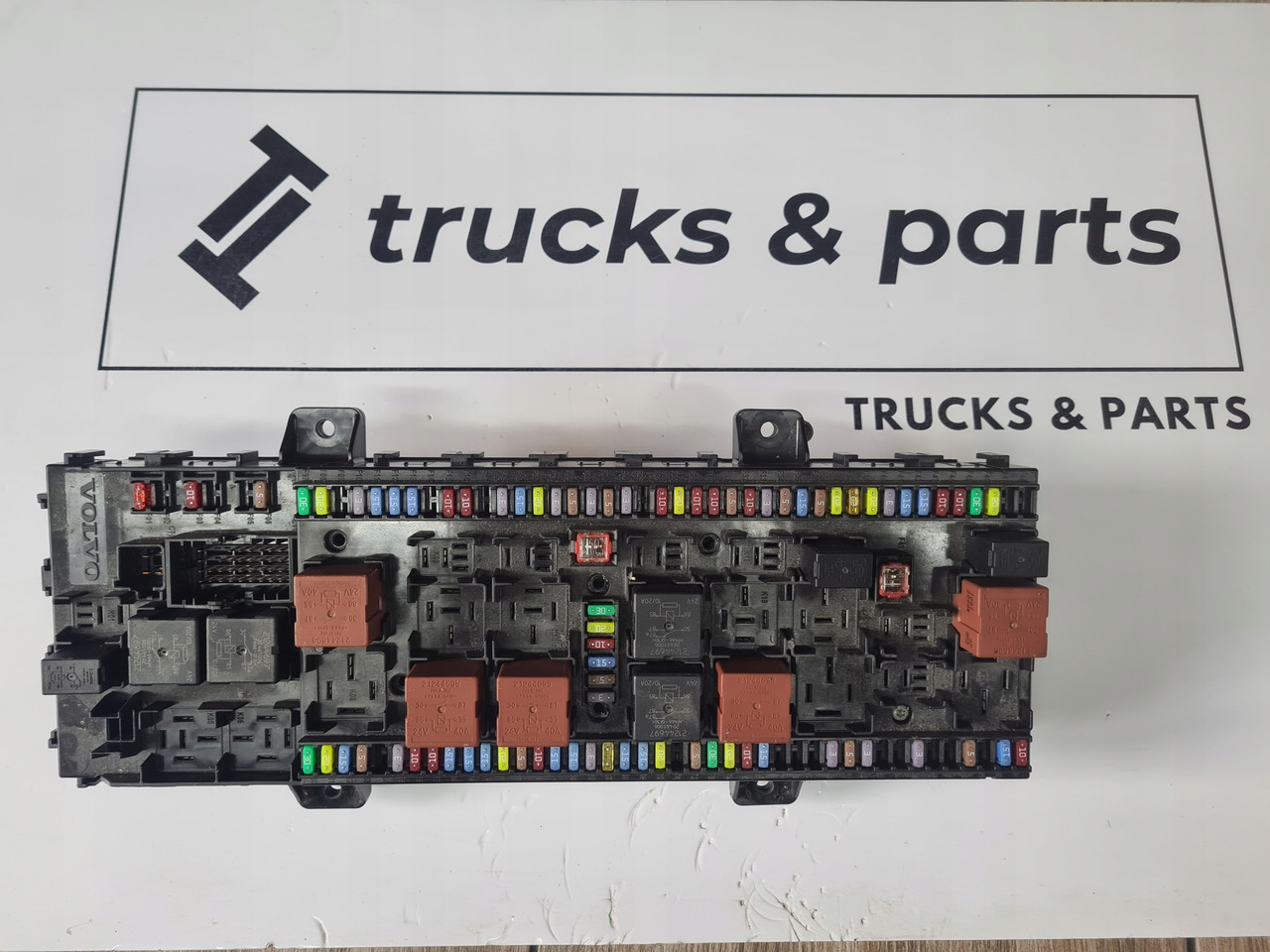 TABLICA PŁYTA SKRZYNKA BEZPIECZNIKÓW VOLVO FH 5 FM 5 FMX 23050388-P02 - Säkring: bild 1 TABLICA PŁYTA SKRZYNKA BEZPIECZNIKÓW VOLVO FH 5 FM 5 FMX 23050388-P02 - Säkring: bild 1