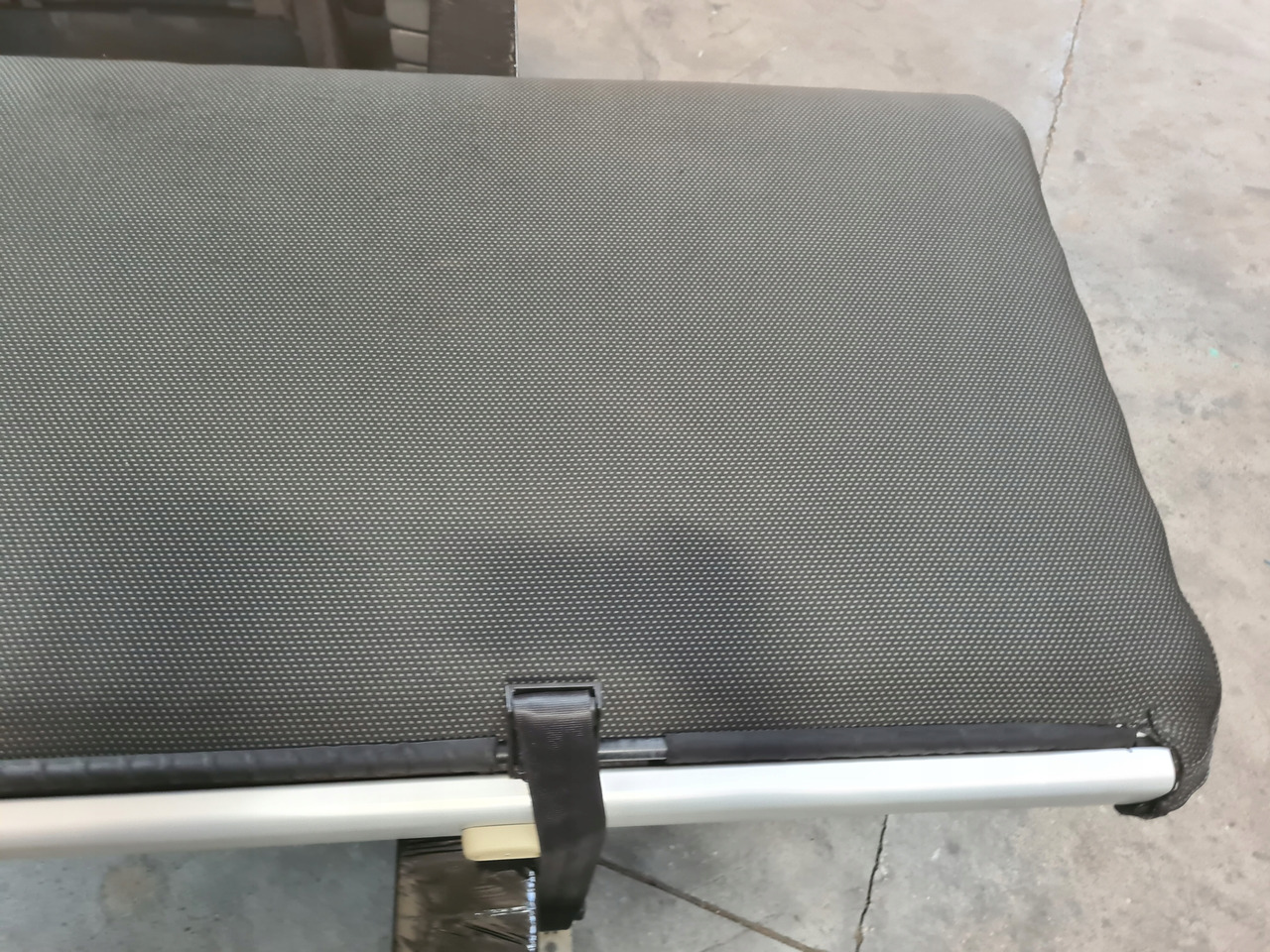 VOLVO ŁÓŻKO KOMPLETNE GÓRNE LEŻANKA MOCOWANIA - Säte för Lastbil: bild 2 VOLVO ŁÓŻKO KOMPLETNE GÓRNE LEŻANKA MOCOWANIA - Säte för Lastbil: bild 2