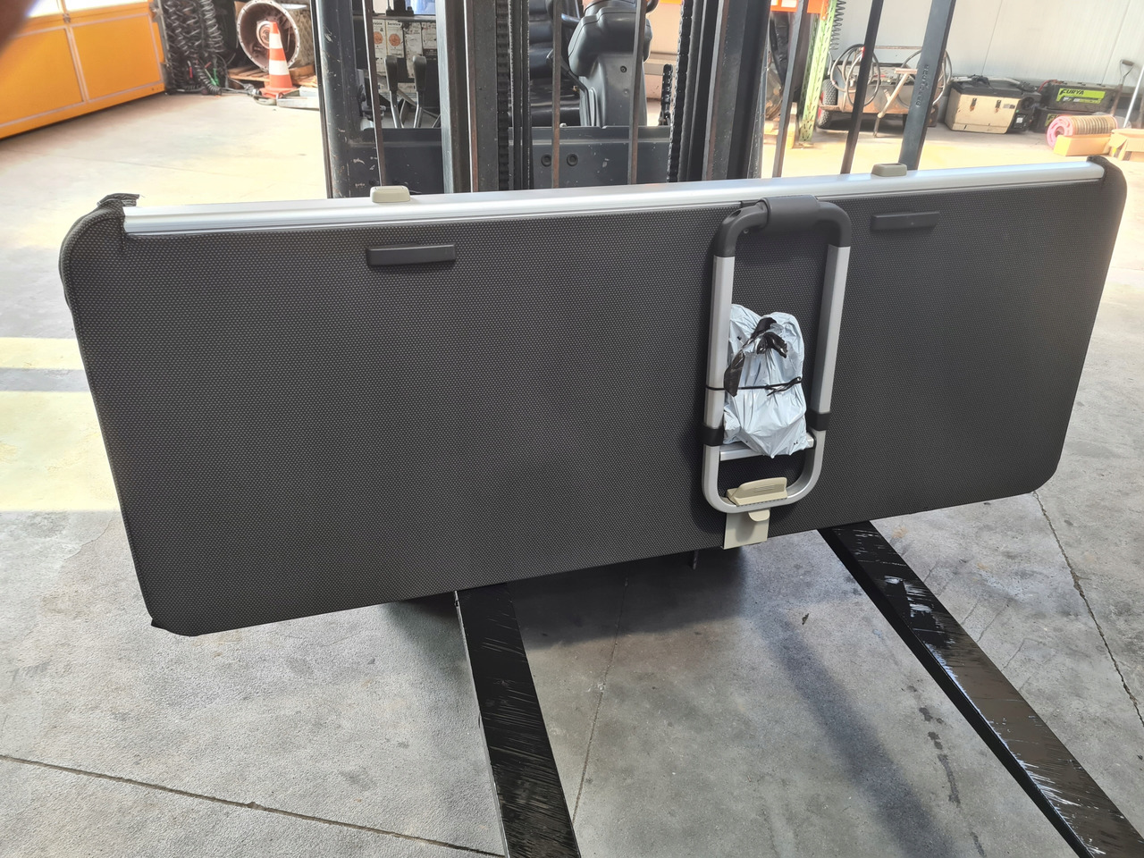 VOLVO ŁÓŻKO KOMPLETNE GÓRNE LEŻANKA MOCOWANIA - Säte för Lastbil: bild 5 VOLVO ŁÓŻKO KOMPLETNE GÓRNE LEŻANKA MOCOWANIA - Säte för Lastbil: bild 5