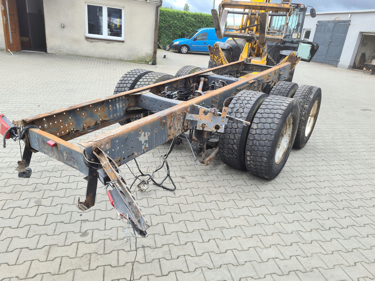 VOLVO WÓZEK DOLLY MOST PIASTY OŚ PODNOSZONA RAMA DO NACZEPY PRZYCZEPY 6x2 - Ram/ Chassi för Lastbil: bild 2 VOLVO WÓZEK DOLLY MOST PIASTY OŚ PODNOSZONA RAMA DO NACZEPY PRZYCZEPY 6x2 - Ram/ Chassi för Lastbil: bild 2