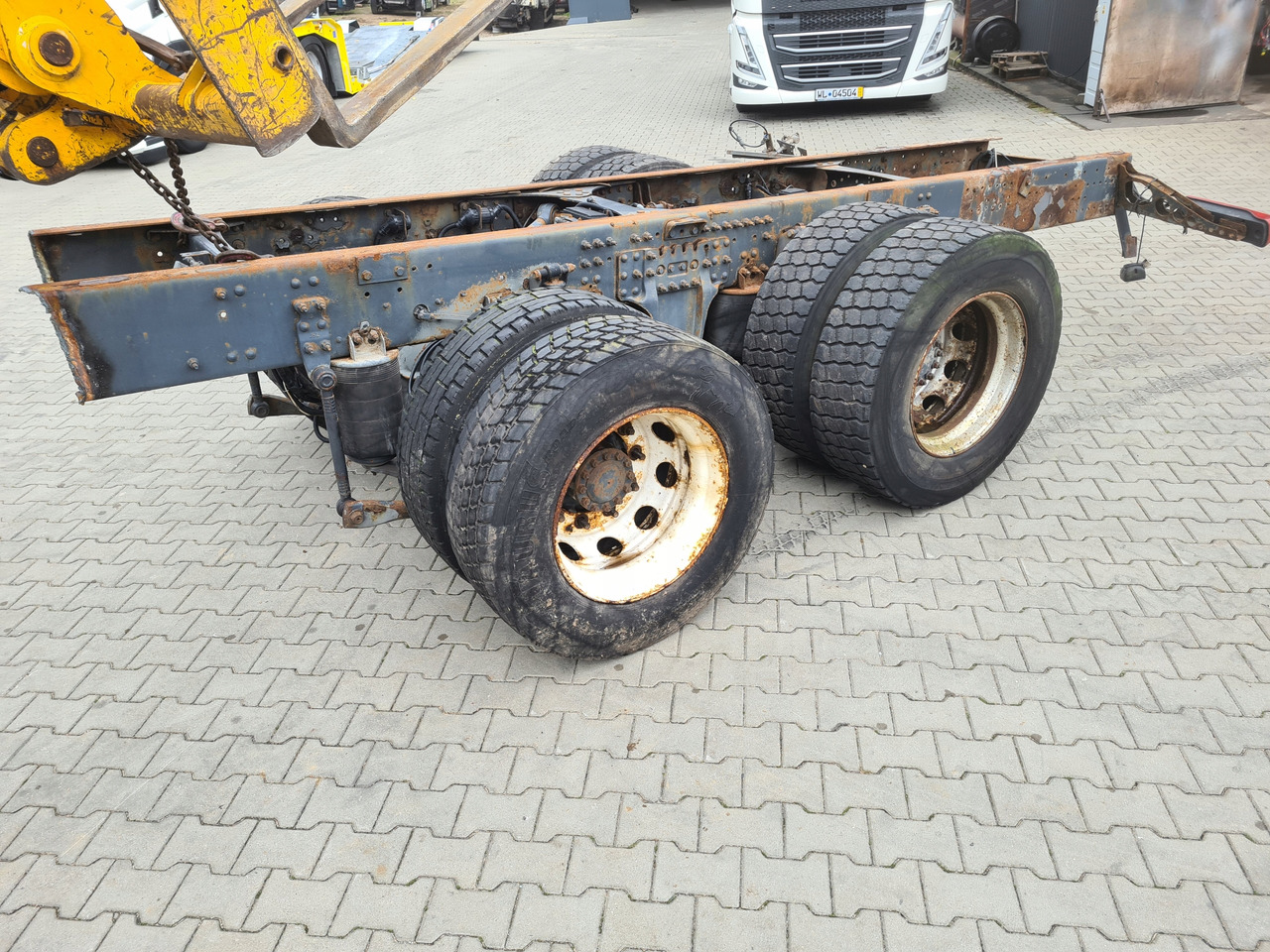 VOLVO WÓZEK DOLLY MOST PIASTY OŚ PODNOSZONA RAMA DO NACZEPY PRZYCZEPY 6x2 - Ram/ Chassi för Lastbil: bild 3 VOLVO WÓZEK DOLLY MOST PIASTY OŚ PODNOSZONA RAMA DO NACZEPY PRZYCZEPY 6x2 - Ram/ Chassi för Lastbil: bild 3