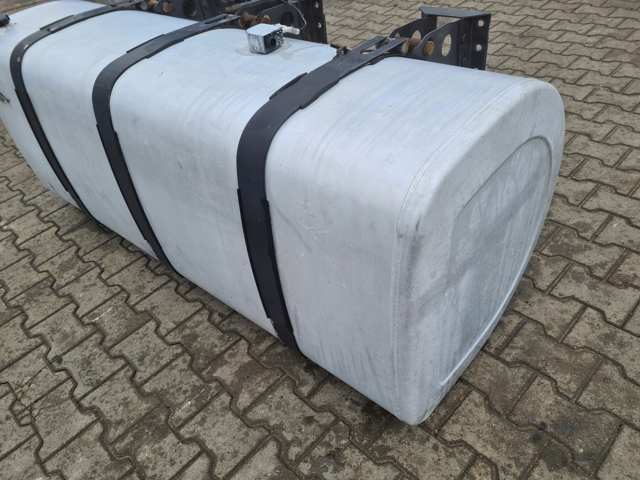 VOLVO ZBIORNIK PALIWA RENAULT PREMIUM MAGNUM DXI GAMA T VOLVO FH 13 4 180X70X70 - Bränsletank för Lastbil: bild 2 VOLVO ZBIORNIK PALIWA RENAULT PREMIUM MAGNUM DXI GAMA T VOLVO FH 13 4 180X70X70 - Bränsletank för Lastbil: bild 2