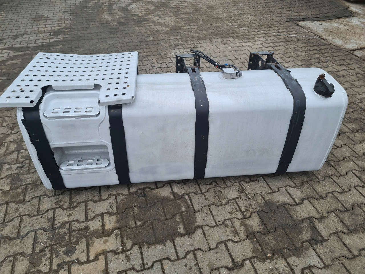 VOLVO ZBIORNIK PALIWA RENAULT PREMIUM MAGNUM DXI GAMA T VOLVO FH 13 4 195X70X70 - Bränsletank för Lastbil: bild 1 VOLVO ZBIORNIK PALIWA RENAULT PREMIUM MAGNUM DXI GAMA T VOLVO FH 13 4 195X70X70 - Bränsletank för Lastbil: bild 1