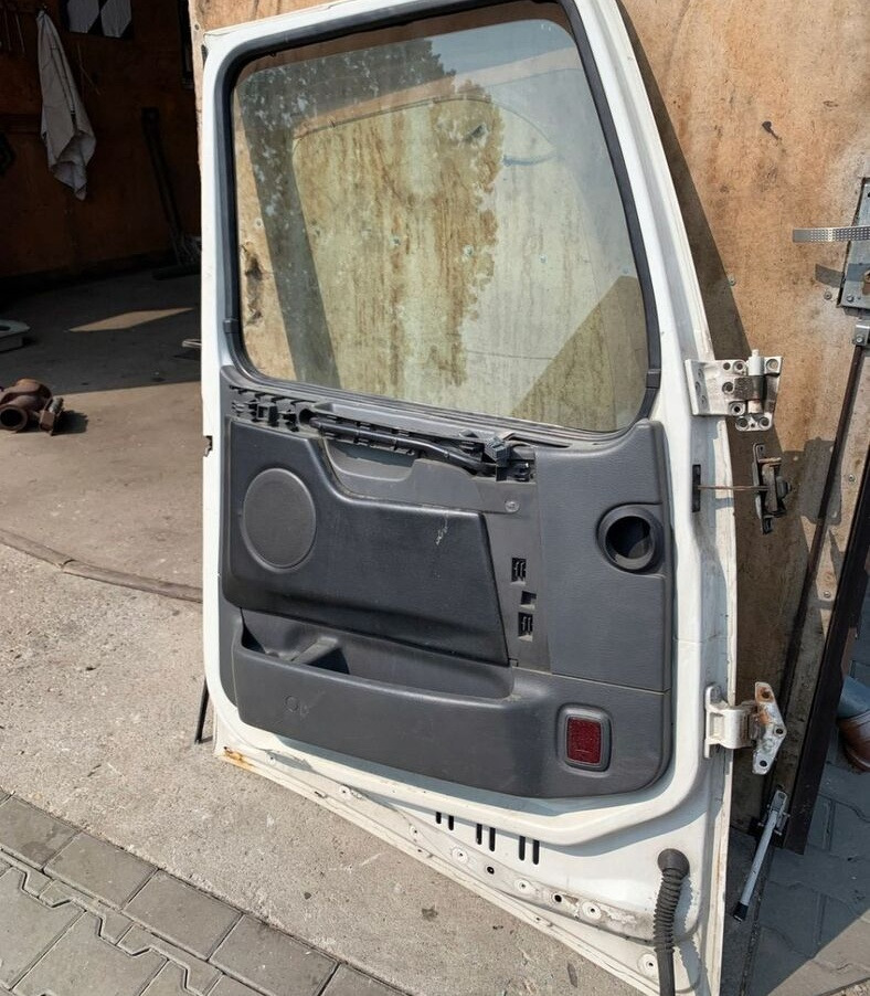 Volvo FH 12 13 - Dörr och reservdelar för Lastbil: bild 4 Volvo FH 12 13 - Dörr och reservdelar för Lastbil: bild 4