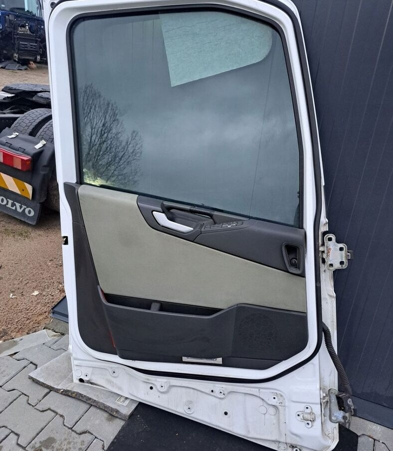 Volvo FH 4 - Dörr och reservdelar för Lastbil: bild 3 Volvo FH 4 - Dörr och reservdelar för Lastbil: bild 3
