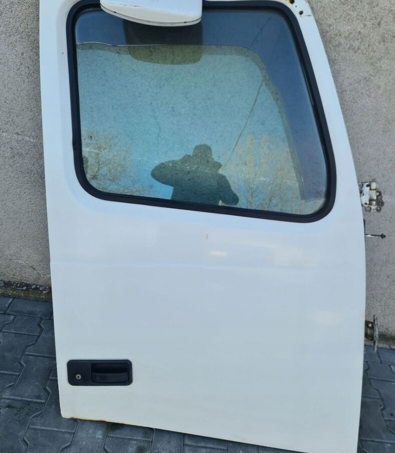 Volvo FH - Dörr och reservdelar för Lastbil: bild 1 Volvo FH - Dörr och reservdelar för Lastbil: bild 1