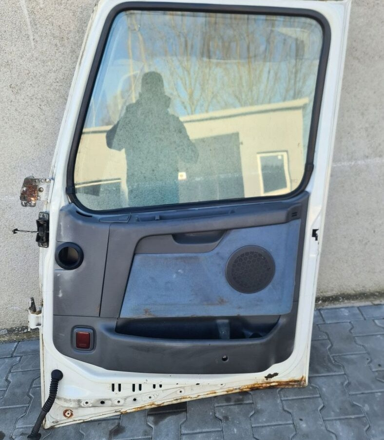 Volvo FH - Dörr och reservdelar för Lastbil: bild 3 Volvo FH - Dörr och reservdelar för Lastbil: bild 3