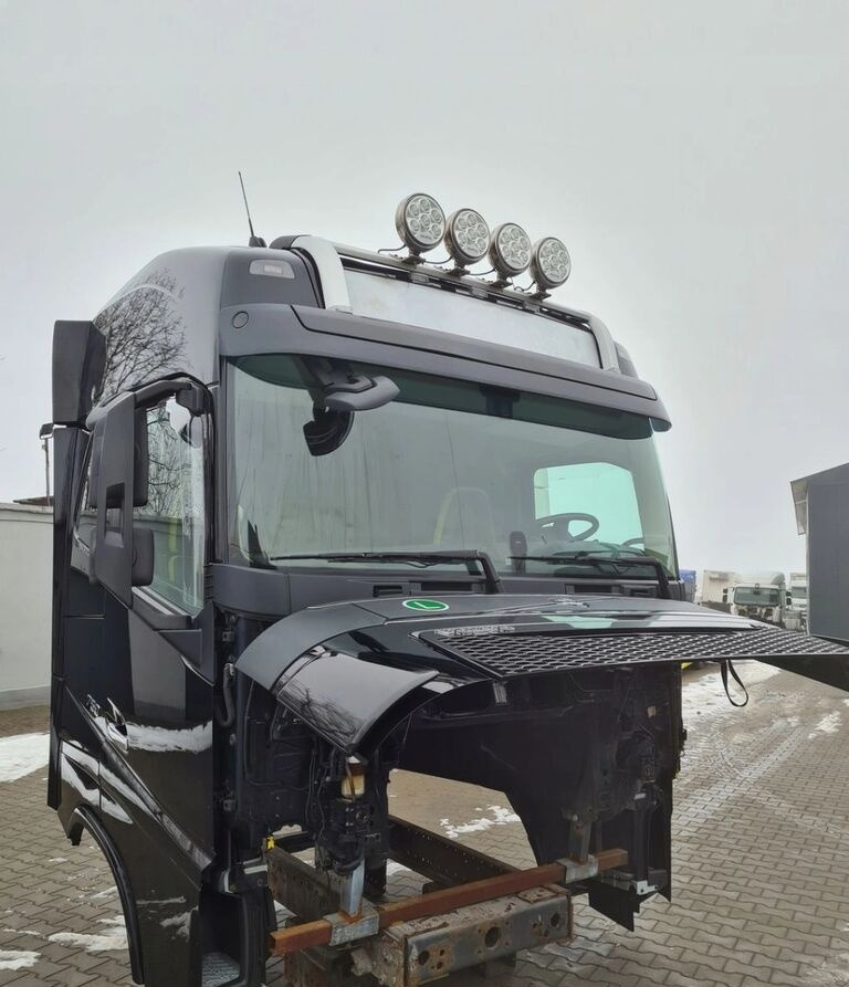 Volvo KOMPLETNA FH 16 750 EURO 6 GLOBETROTTER 2018 ROK Volvo VOLVO FH 16 750 EURO 6 GLOBETROTTER 2018 ROK - Hytt för Lastbil: bild 2 Volvo KOMPLETNA FH 16 750 EURO 6 GLOBETROTTER 2018 ROK Volvo VOLVO FH 16 750 EURO 6 GLOBETROTTER 2018 ROK - Hytt för Lastbil: bild 2