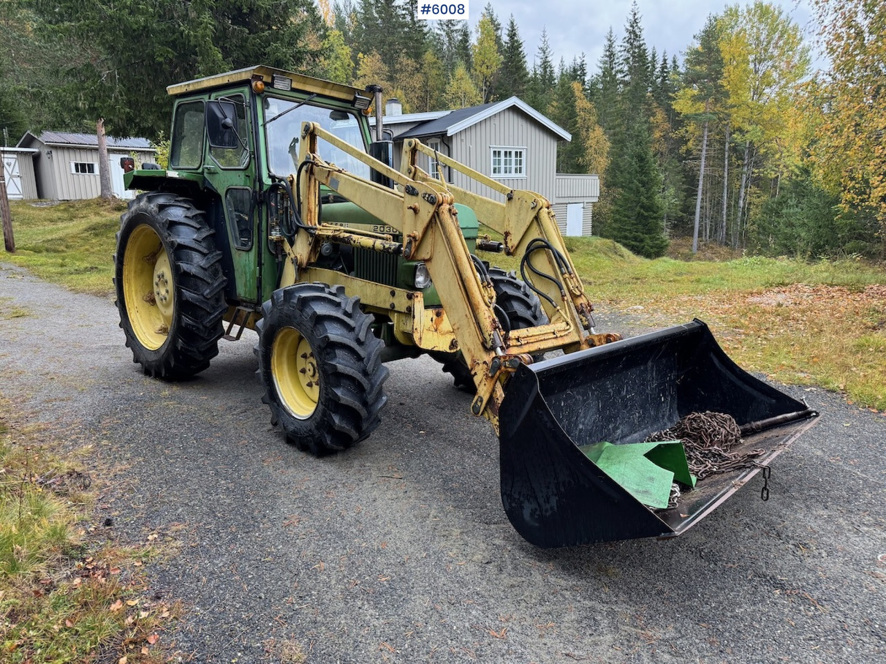 1977 John Deere 2030 w/ front loader, bucket and chains. - Traktor: bild 4 1977 John Deere 2030 w/ front loader, bucket and chains. - Traktor: bild 4