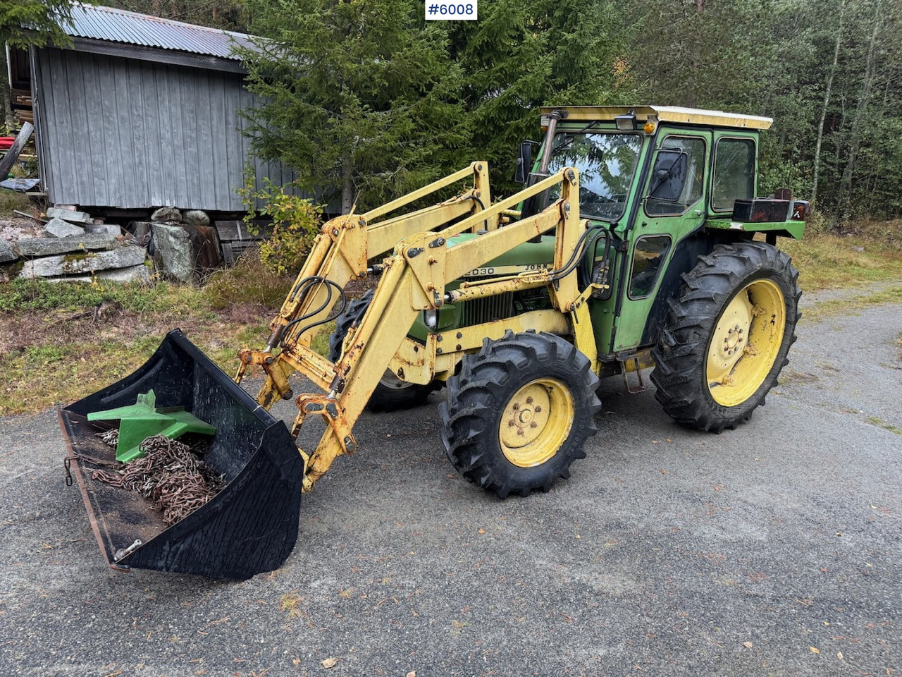 1977 John Deere 2030 w/ front loader, bucket and chains. - Traktor: bild 2 1977 John Deere 2030 w/ front loader, bucket and chains. - Traktor: bild 2
