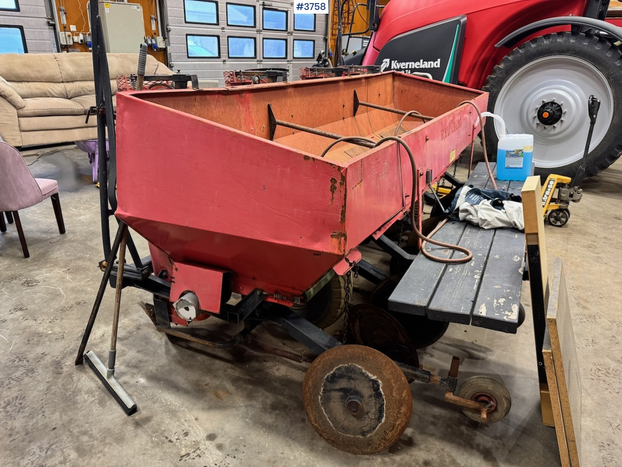 1985 Hylleberg 442 potato planter - Potatissättare: bild 3 1985 Hylleberg 442 potato planter - Potatissättare: bild 3