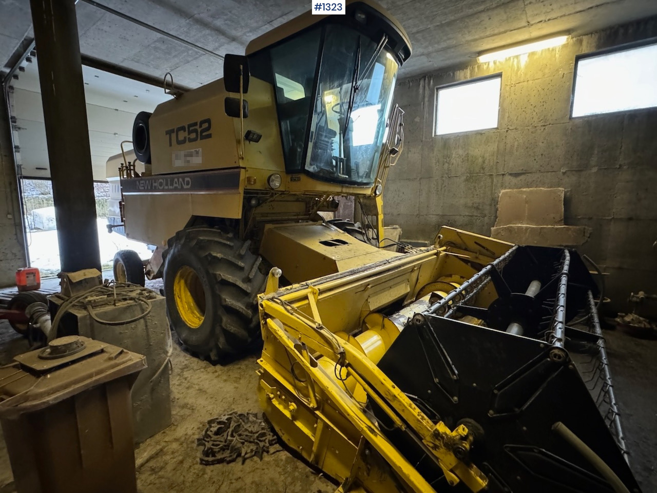 1992 New Holland TC52 Combine - Skördetröska: bild 1 1992 New Holland TC52 Combine - Skördetröska: bild 1