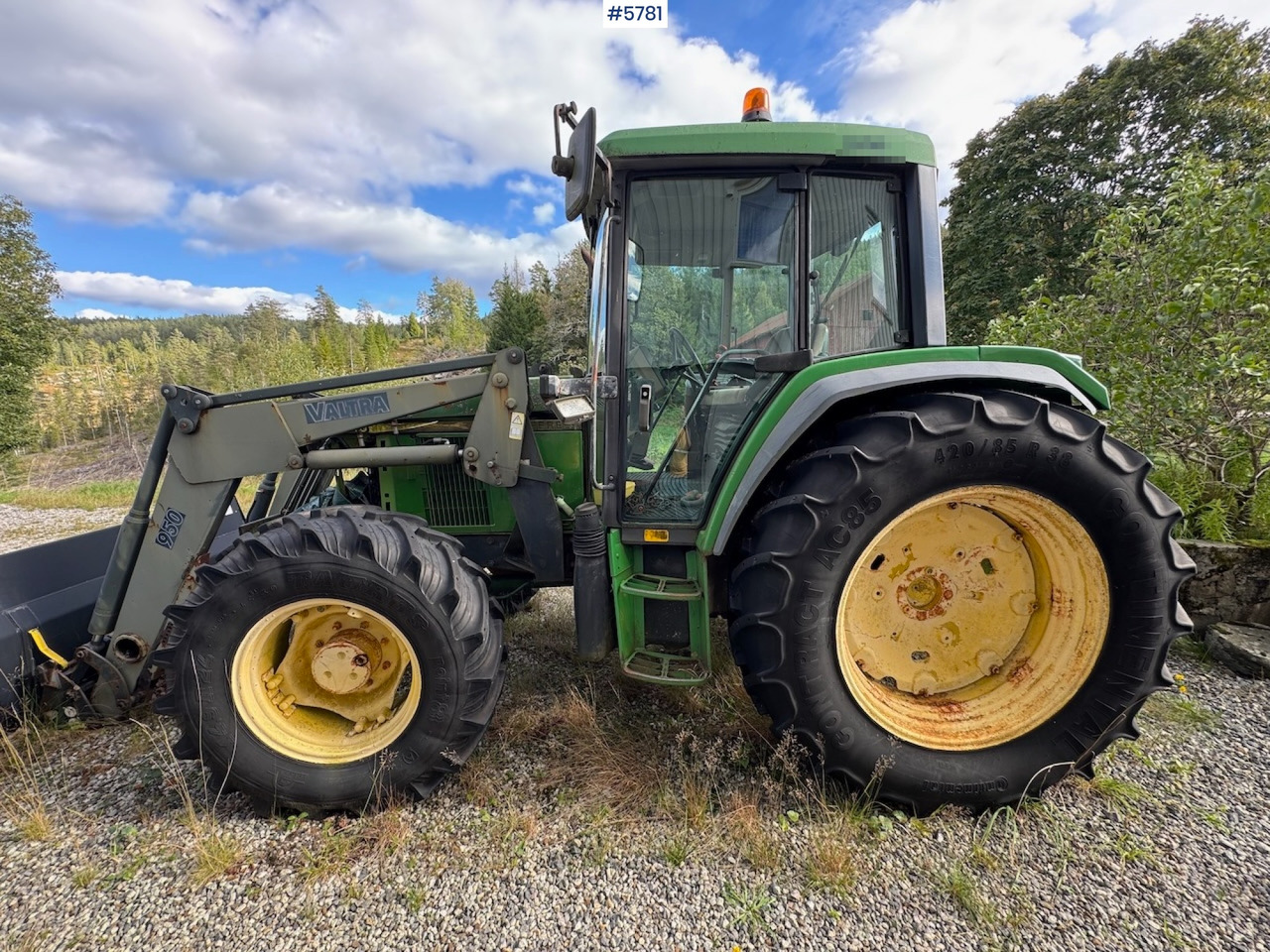 1993 John Deere 6300 w/ front loader and plow plate. - Traktor: bild 1 1993 John Deere 6300 w/ front loader and plow plate. - Traktor: bild 1