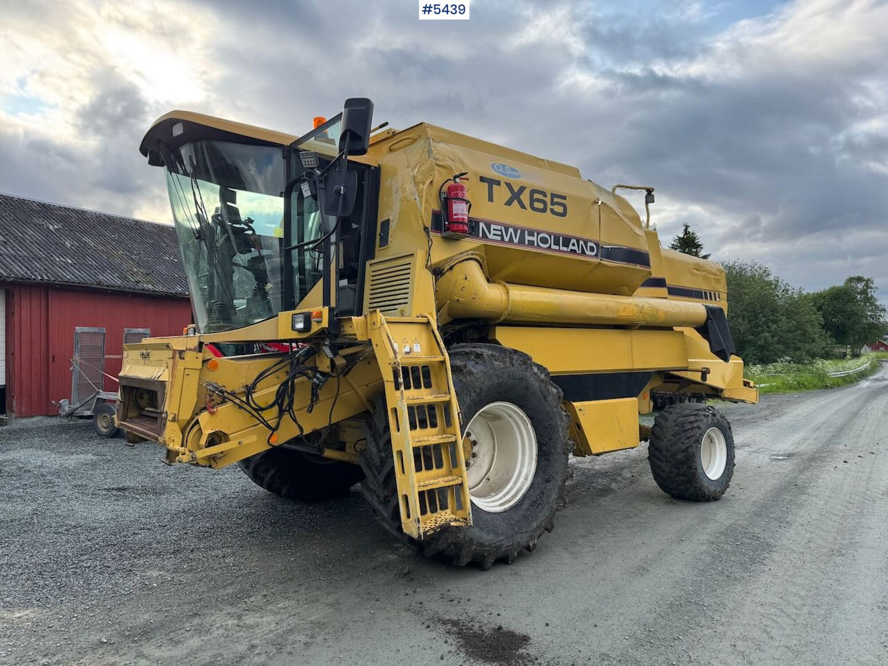 1995 New Holland TX65 m/ 20 fot skjærebord og henger - Skördetröska: bild 2 1995 New Holland TX65 m/ 20 fot skjærebord og henger - Skördetröska: bild 2