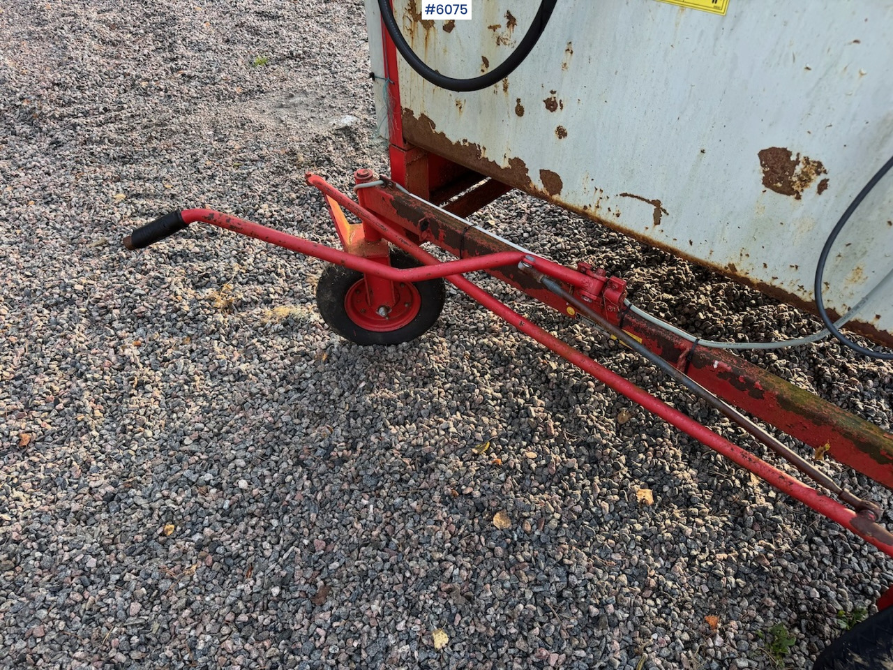 Utrustning för vallskörd 2000 TKS K-150 Round bale cutter with wheel drive.: bild 13