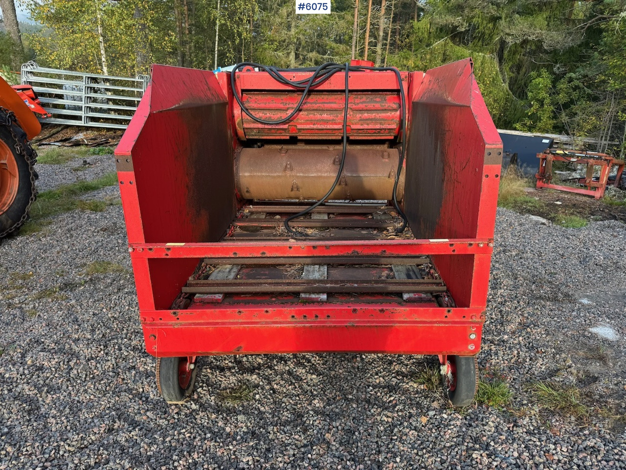 Utrustning för vallskörd 2000 TKS K-150 Round bale cutter with wheel drive.: bild 9