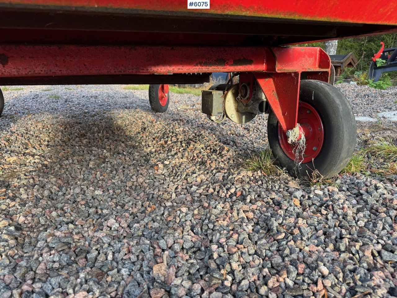 Utrustning för vallskörd 2000 TKS K-150 Round bale cutter with wheel drive.: bild 15