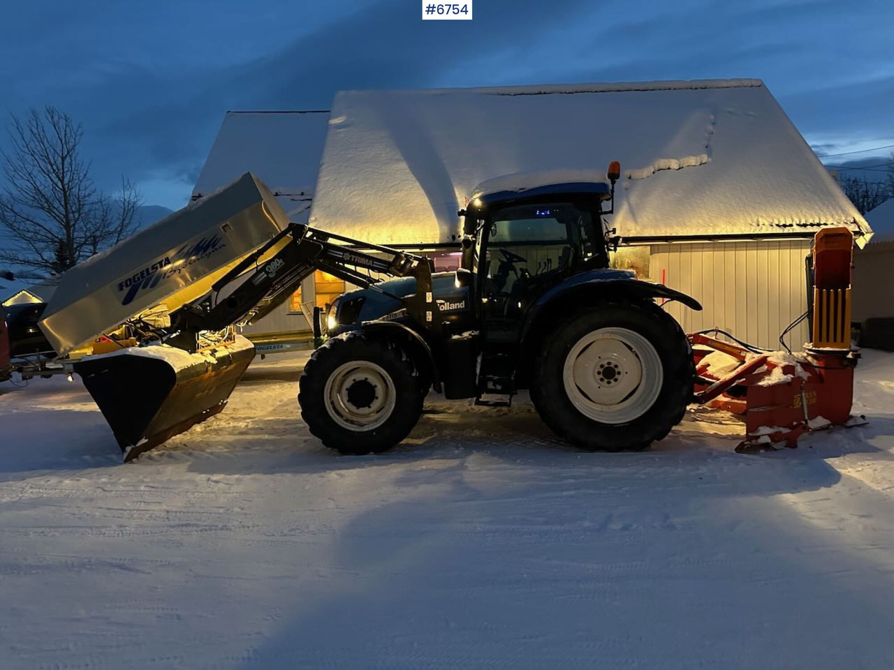 2004 New Holland TS115A 4x4 w/ Front loader, bucket, grading bucket and snow blower. - Traktor: bild 1 2004 New Holland TS115A 4x4 w/ Front loader, bucket, grading bucket and snow blower. - Traktor: bild 1