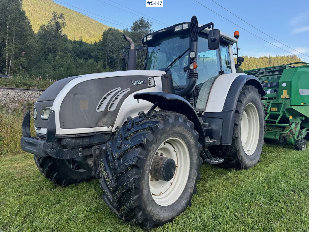 Traktor 2009 Valtra T202 w/ loader: bild 7 Traktor 2009 Valtra T202 w/ loader: bild 7