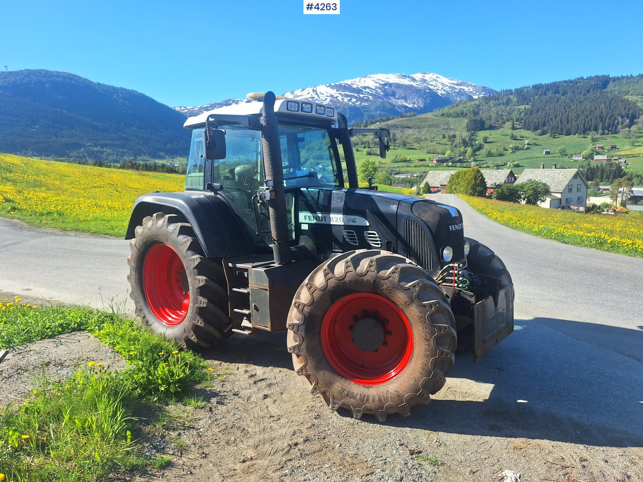 2011 Fent 820 Vario TMS w/ plow plate - Traktor: bild 2 2011 Fent 820 Vario TMS w/ plow plate - Traktor: bild 2