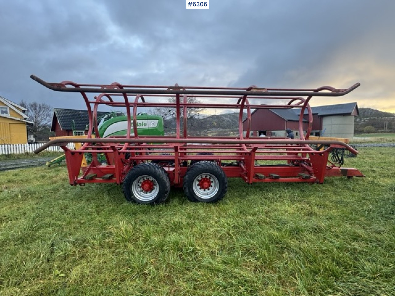 2011 Keltec round bale trailer - Utrustning för vallskörd: bild 1 2011 Keltec round bale trailer - Utrustning för vallskörd: bild 1