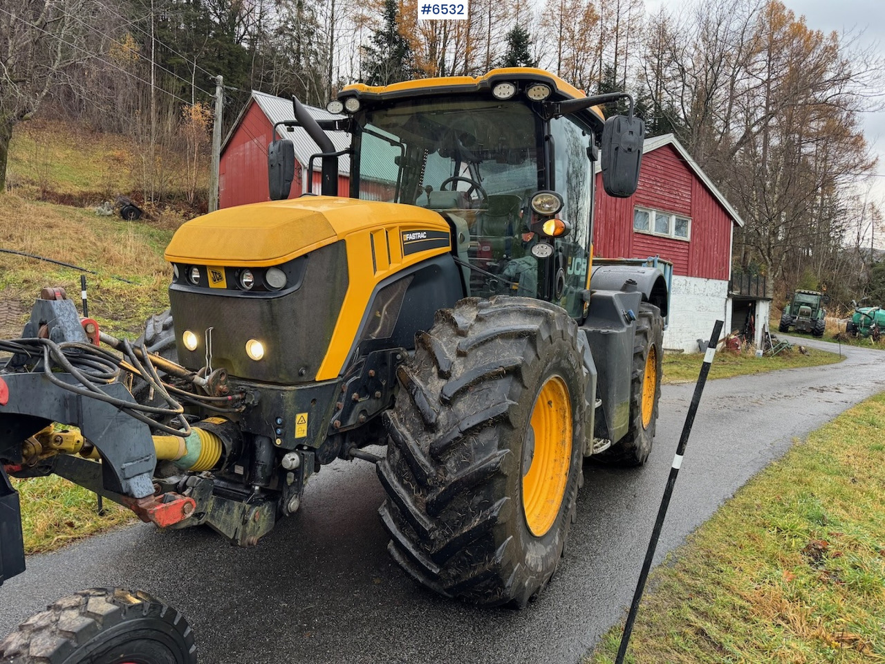 2015 JCB Fastrack 4220 w/ front hydraulics, front PTO and plow plate. Low hours! - Traktor: bild 2 2015 JCB Fastrack 4220 w/ front hydraulics, front PTO and plow plate. Low hours! - Traktor: bild 2
