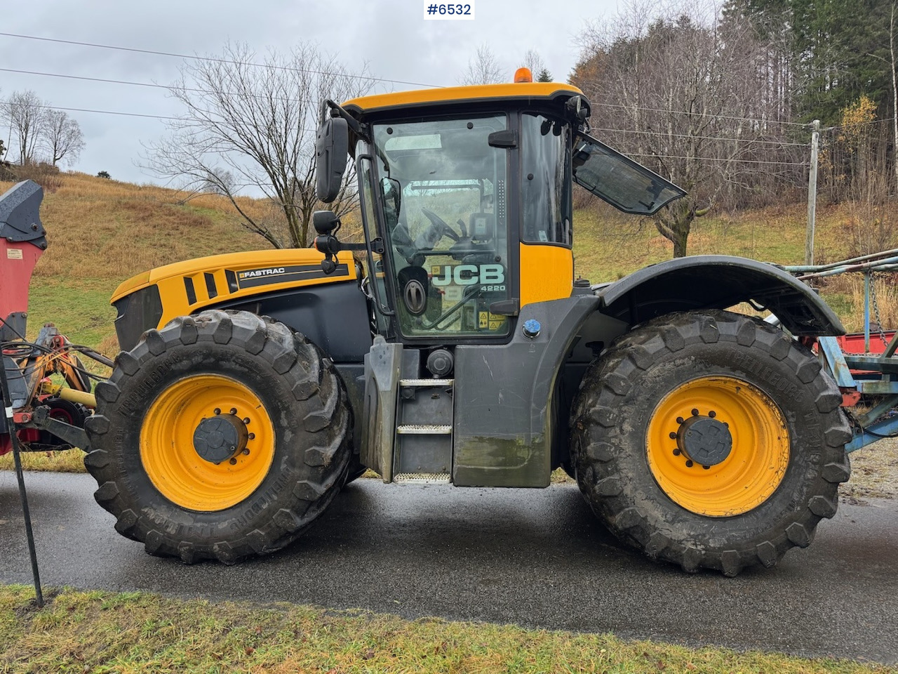 2015 JCB Fastrack 4220 w/ front hydraulics, front PTO and plow plate. Low hours! - Traktor: bild 4 2015 JCB Fastrack 4220 w/ front hydraulics, front PTO and plow plate. Low hours! - Traktor: bild 4