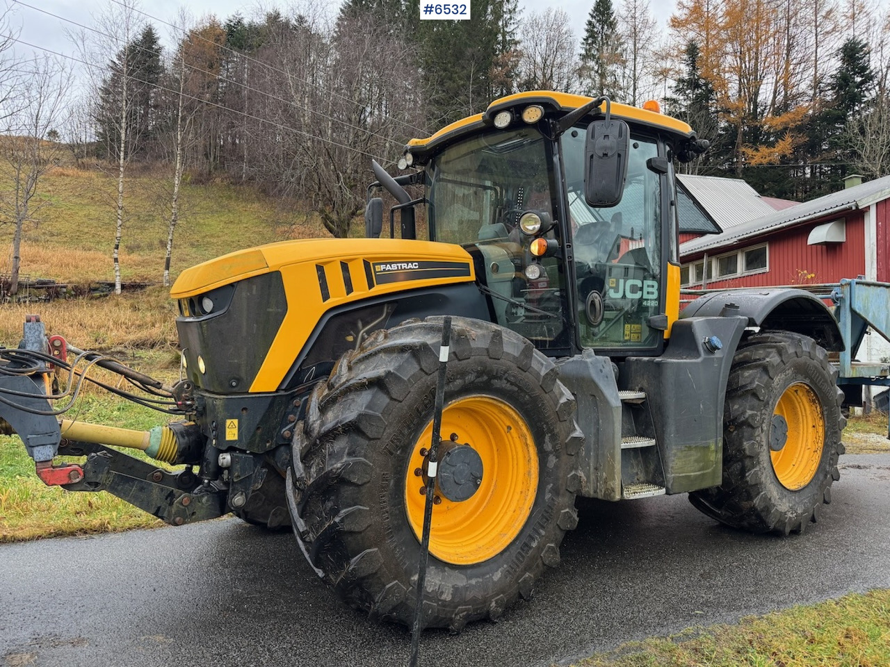 2015 JCB Fastrack 4220 w/ front hydraulics, front PTO and plow plate. Low hours! - Traktor: bild 1 2015 JCB Fastrack 4220 w/ front hydraulics, front PTO and plow plate. Low hours! - Traktor: bild 1