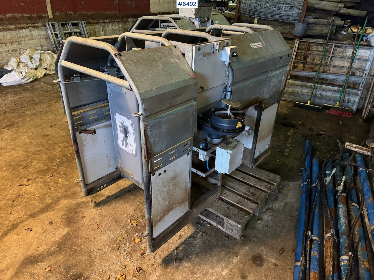 2015 Reime Kraft feeders 2 pcs w/ screw and kraft feeder. - Utrustning för uppfödnings: bild 1 2015 Reime Kraft feeders 2 pcs w/ screw and kraft feeder. - Utrustning för uppfödnings: bild 1