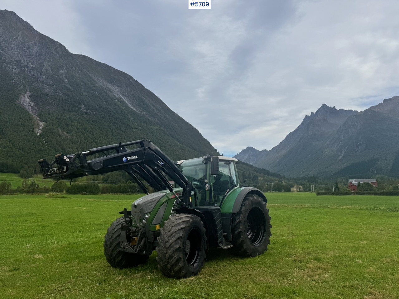2017 Fendt 724 Vario w/ GPS, Front PTO, Loader and hydraulics. - Traktor: bild 1 2017 Fendt 724 Vario w/ GPS, Front PTO, Loader and hydraulics. - Traktor: bild 1