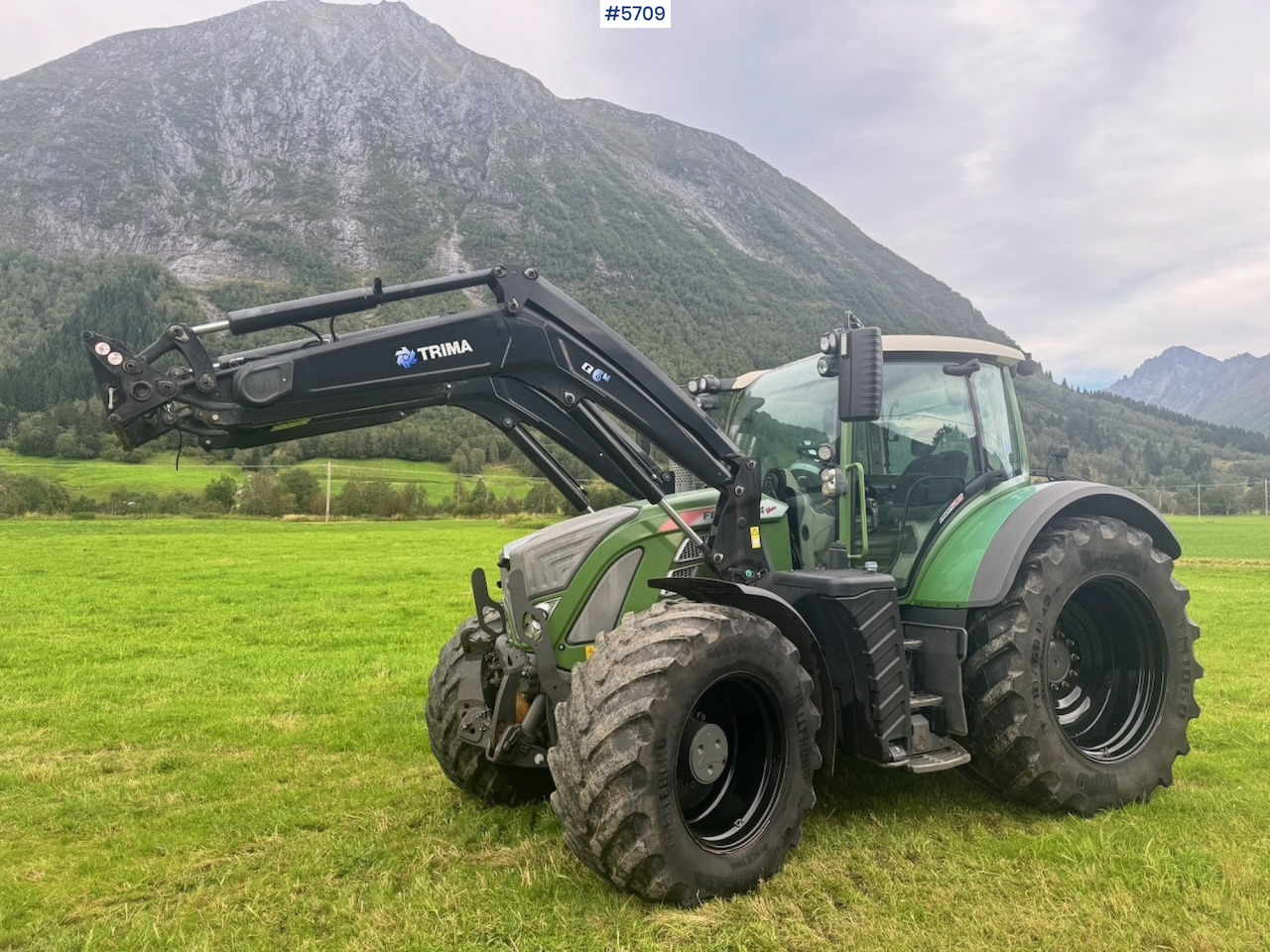 2017 Fendt 724 Vario w/ GPS, Front PTO, Loader and hydraulics. - Traktor: bild 3 2017 Fendt 724 Vario w/ GPS, Front PTO, Loader and hydraulics. - Traktor: bild 3