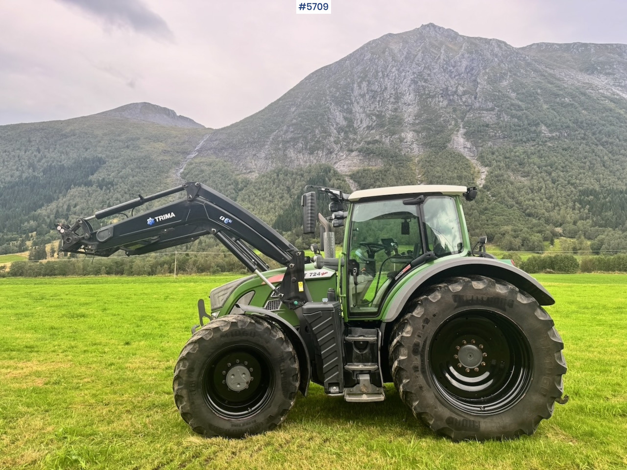 2017 Fendt 724 Vario w/ GPS, Front PTO, Loader and hydraulics. - Traktor: bild 4 2017 Fendt 724 Vario w/ GPS, Front PTO, Loader and hydraulics. - Traktor: bild 4