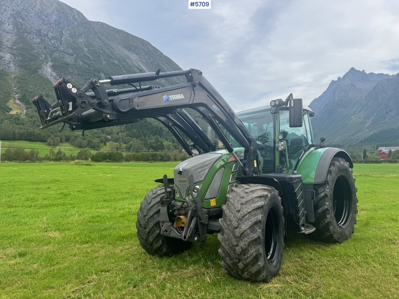 2017 Fendt 724 Vario w/ GPS, Front PTO, Loader and hydraulics. - Traktor: bild 2 2017 Fendt 724 Vario w/ GPS, Front PTO, Loader and hydraulics. - Traktor: bild 2