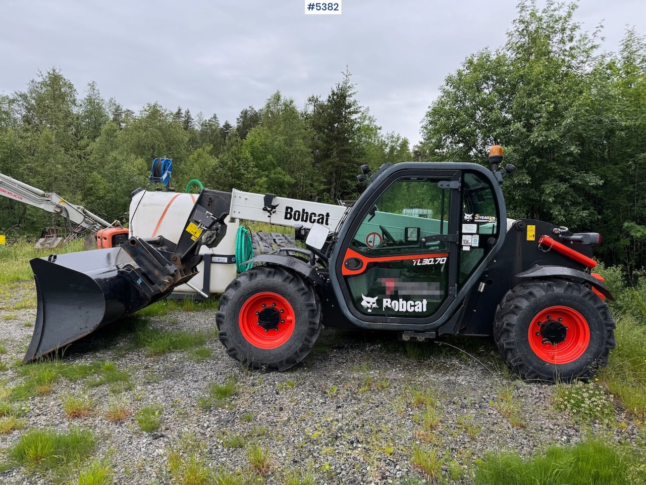 2021 Bobcat TL30.70DB m/ bucket, pallet fork and 4 chains. - Motviktstruck: bild 2 2021 Bobcat TL30.70DB m/ bucket, pallet fork and 4 chains. - Motviktstruck: bild 2
