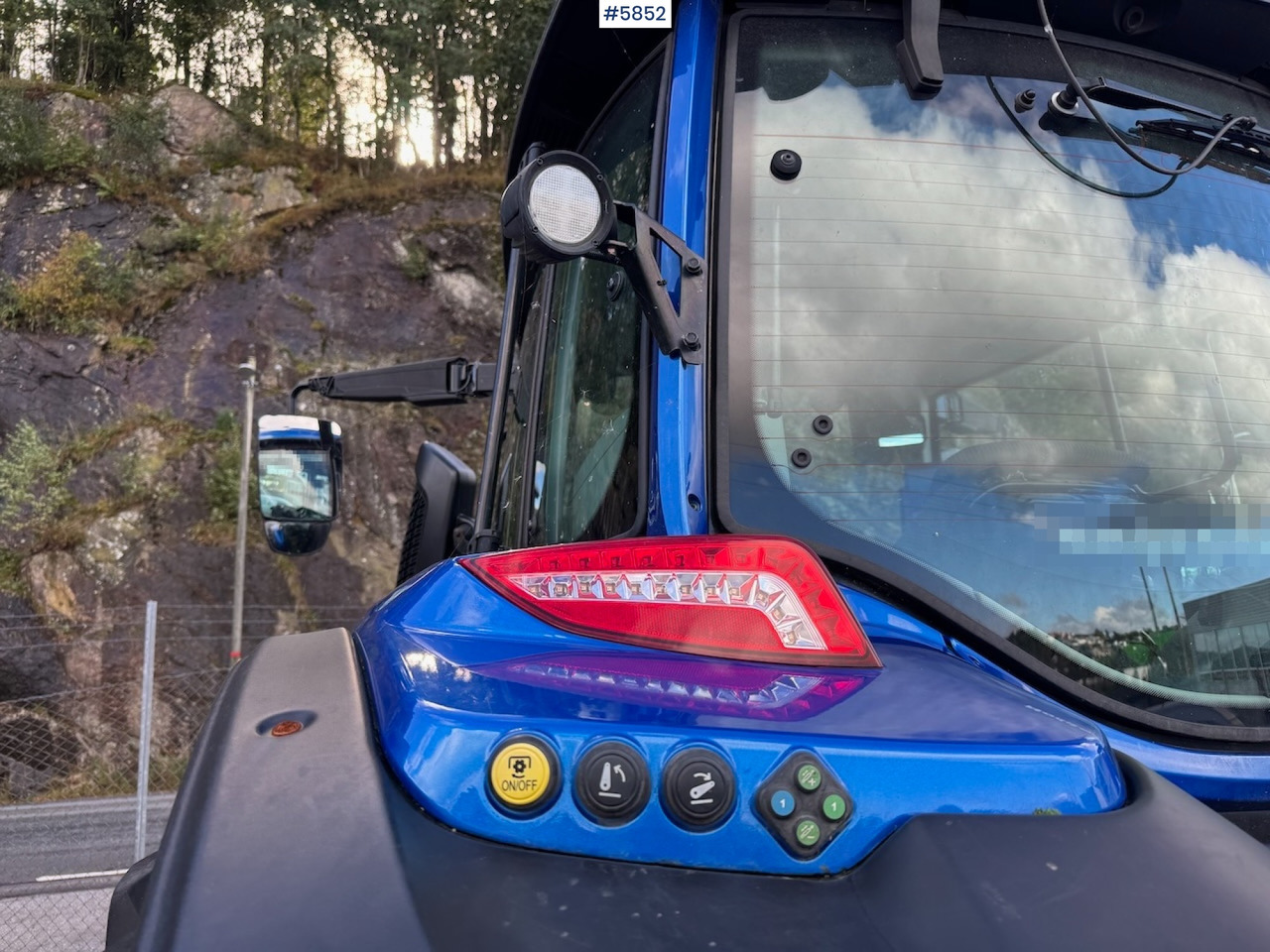 Traktor 2022 Valtra N175 w/ front loader.: bild 9